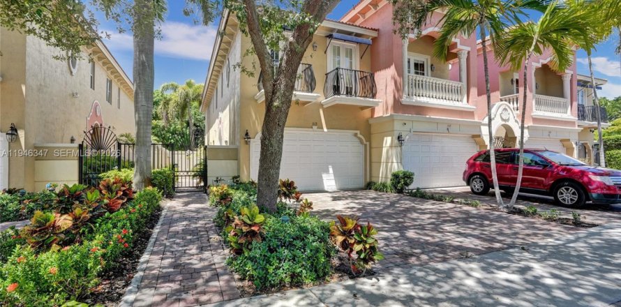 Townhouse in Fort Lauderdale, Florida 3 bedrooms, 210.14 sq.m. № 2189491