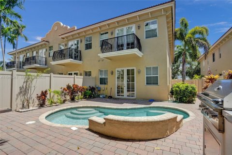 Townhouse in Fort Lauderdale, Florida 3 bedrooms, 210.14 sq.m. № 2189491 - photo 12