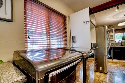 House in Hollywood, Florida 2 bedrooms, 121.42 sq.m. № 1893380 - photo 14