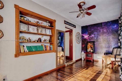 House in Hollywood, Florida 2 bedrooms, 121.42 sq.m. № 1893380 - photo 13