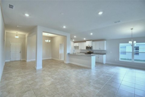 House in MAGNOLIA PARK in Haines City, Florida 3 bedrooms, 183.02 sq.m. № 1724215 - photo 12