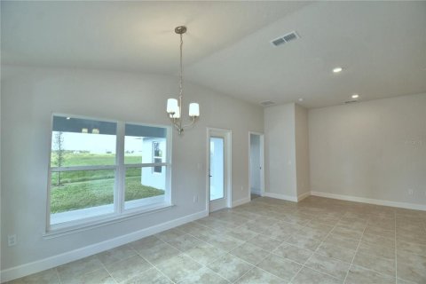 House in MAGNOLIA PARK in Haines City, Florida 3 bedrooms, 183.02 sq.m. № 1724215 - photo 14