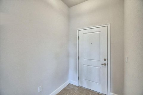 House in MAGNOLIA PARK in Haines City, Florida 3 bedrooms, 183.02 sq.m. № 1724215 - photo 9