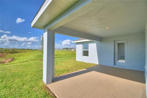 House in MAGNOLIA PARK in Haines City, Florida 3 bedrooms, 183.02 sq.m. № 1724215 - photo 8