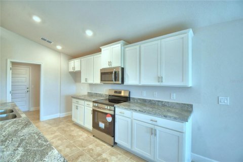 House in MAGNOLIA PARK in Haines City, Florida 3 bedrooms, 183.02 sq.m. № 1724215 - photo 16