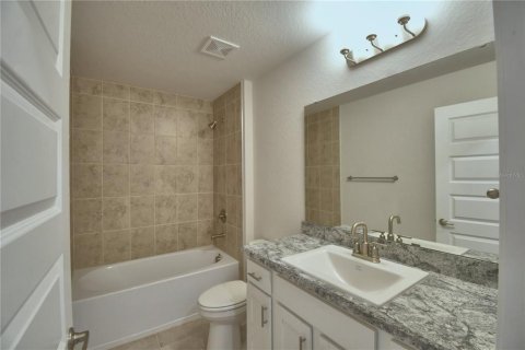 House in MAGNOLIA PARK in Haines City, Florida 3 bedrooms, 183.02 sq.m. № 1724215 - photo 28