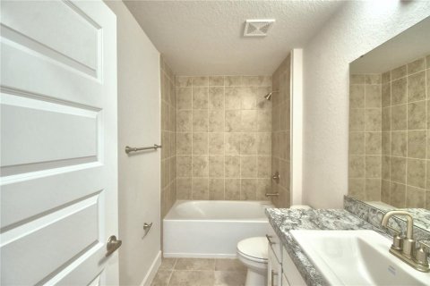 House in MAGNOLIA PARK in Haines City, Florida 3 bedrooms, 183.02 sq.m. № 1724215 - photo 30