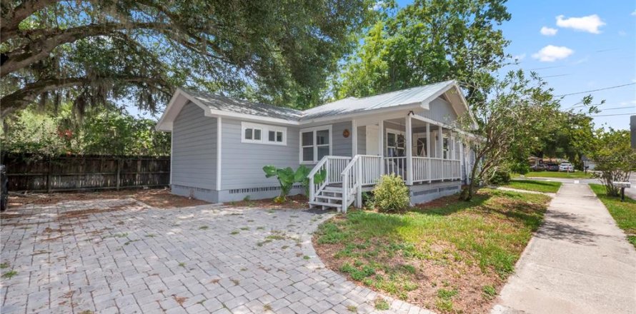 House in Lakeland, Florida 3 bedrooms, 150.5 sq.m. № 1815468
