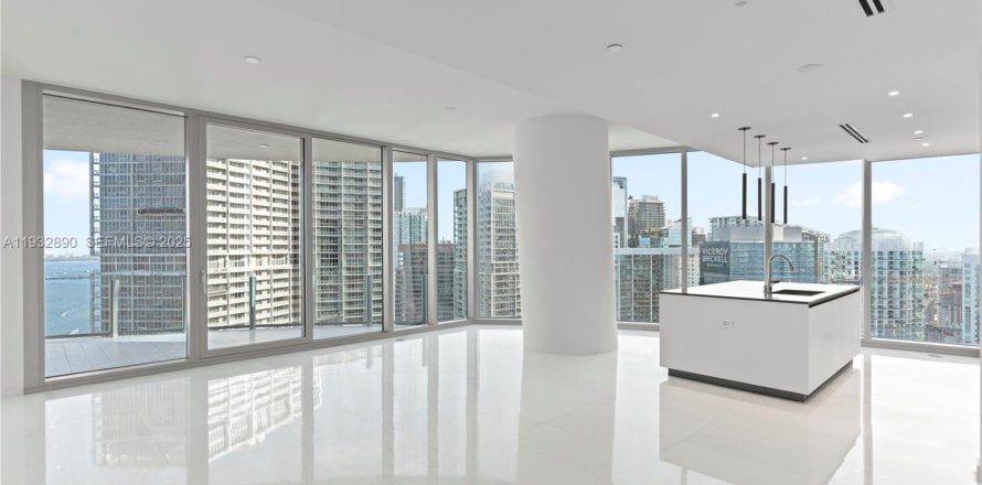 Кондоминиум с 3 спальнями в Майами, Флорида № 1991071