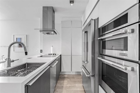 Condo in Miami, Florida, 2 bedrooms  № 1975603