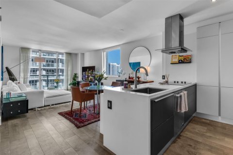 Copropriété à louer à Miami, Floride: 2 chambres, 111.48 m2 № 1975603 - photo 3