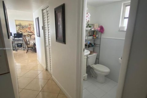 Снять в аренду квартиру в Майами, Флорида 2 спальни, 83.61м2, № 1950645 - фото 6