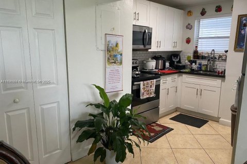 Снять в аренду квартиру в Майами, Флорида 2 спальни, 83.61м2, № 1950645 - фото 5