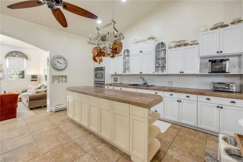 Купить виллу или дом в Эджуотер, Флорида 9 комнат, 326.55м2, № 2322883 - фото 30