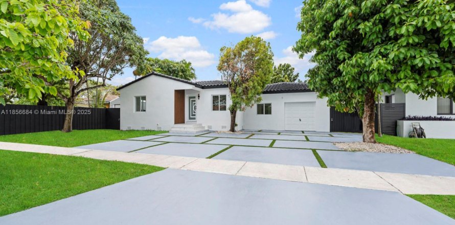 Casa en Miami, Florida 5 dormitorios, 161.19 m2 № 1882372