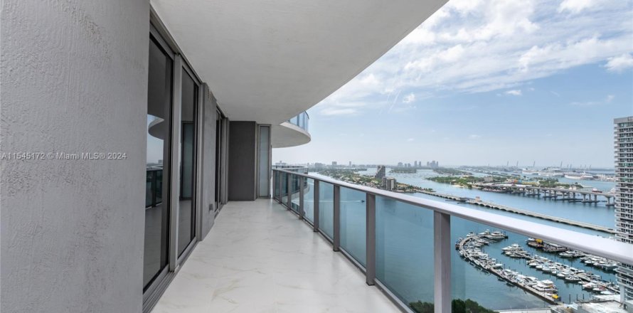 Кондоминиум с 3 спальнями в Майами, Флорида № 1960516