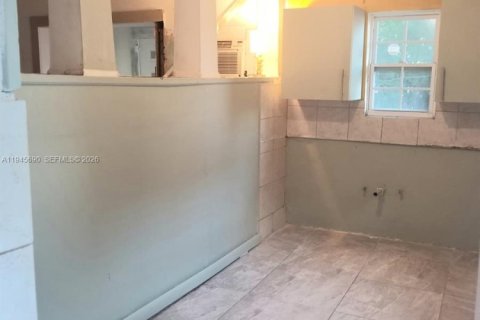 Immobilier commercial à vendre à Miami, Floride: 183.57 m2 № 2002525 - photo 4