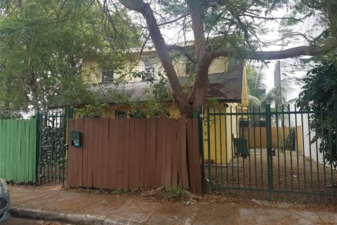 Immobilier commercial à vendre à Miami, Floride: 183.57 m2 № 2002525 - photo 2