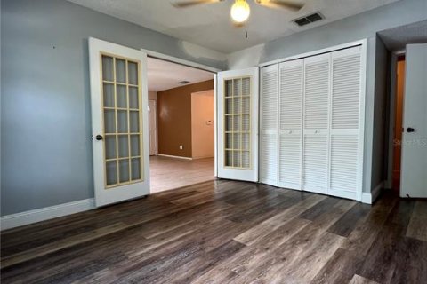 Condo in Temple Terrace, Florida, 2 bedrooms  № 2149059 - photo 17