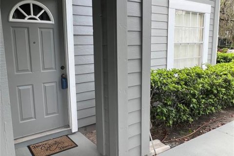 Condo in Temple Terrace, Florida, 2 bedrooms  № 2149059 - photo 2
