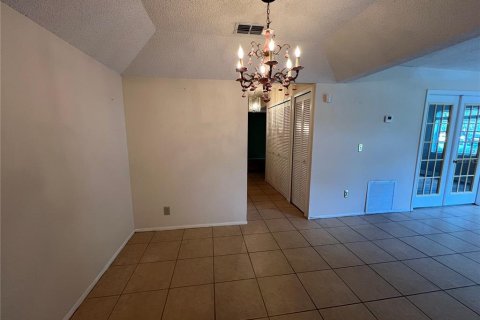 Condo in Temple Terrace, Florida, 2 bedrooms  № 2149059 - photo 8