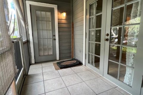 Condo in Temple Terrace, Florida, 2 bedrooms  № 2149059 - photo 16