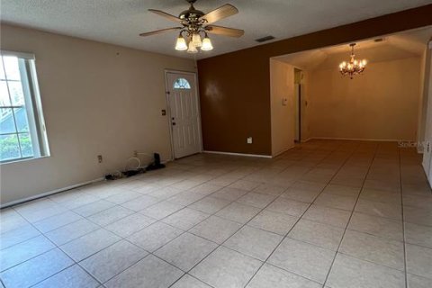Condo in Temple Terrace, Florida, 2 bedrooms  № 2149059 - photo 9