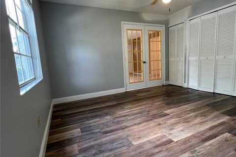 Condo in Temple Terrace, Florida, 2 bedrooms  № 2149059 - photo 15