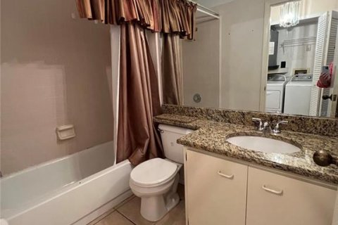 Condo in Temple Terrace, Florida, 2 bedrooms  № 2149059 - photo 13