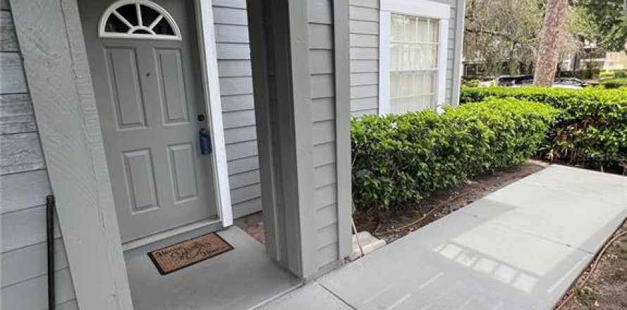 Condo in Temple Terrace, Florida, 2 bedrooms  № 2149059