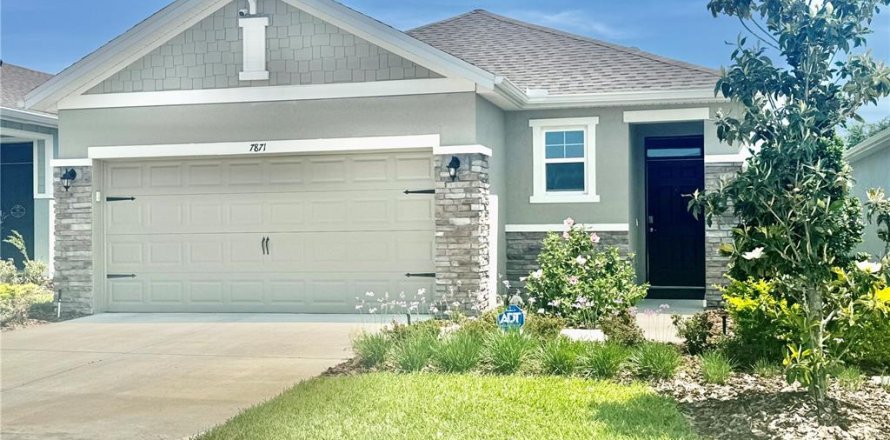 House in Wildwood, Florida 3 bedrooms, 139.73 sq.m. № 1666542