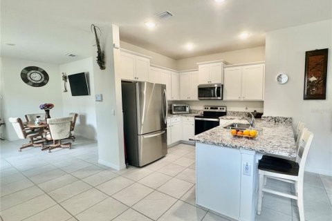 House in Wildwood, Florida 3 bedrooms, 139.73 sq.m. № 1666542 - photo 3