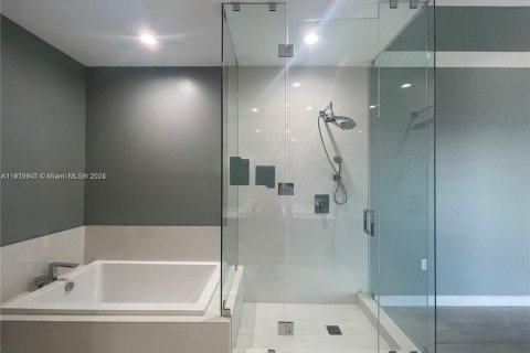 Снять в аренду кондоминиум в Майами, Флорида 3 спальни, 159.05м2, № 2079177 - фото 11