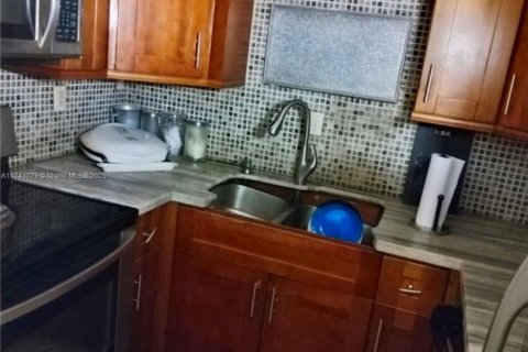 Copropriété à vendre à Miami, Floride: 2 chambres, 71.26 m2 № 1971199 - photo 2