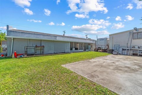 Commercial property in Pinellas Park, Florida 448.9 sq.m. № 2095465 - photo 22
