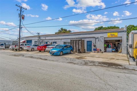 Commercial property in Pinellas Park, Florida 448.9 sq.m. № 2095465 - photo 14