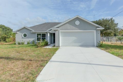 House in Ocala, Florida 3 bedrooms, 162.76 sq.m. № 753694 - photo 1