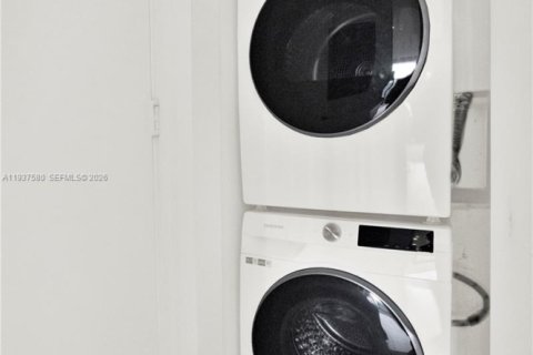 Купить кондоминиум в Майами, Флорида 1 спальня, 68.56м2, № 1995399 - фото 22