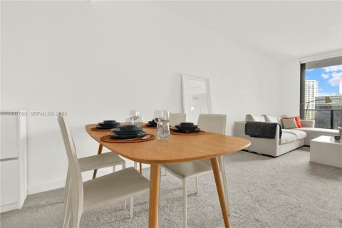 Купить кондоминиум в Майами, Флорида 1 спальня, 68.56м2, № 1995399 - фото 5