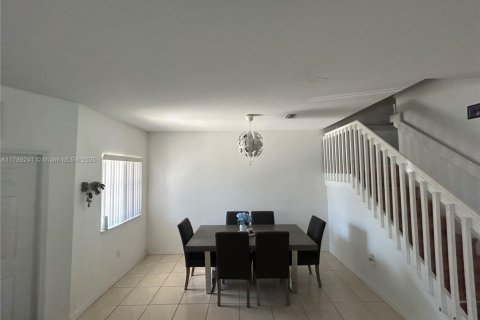 Townhouse in Homestead, Florida 3 bedrooms, 141.03 sq.m. № 1645583 - photo 6