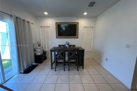 Townhouse in Homestead, Florida 3 bedrooms, 141.03 sq.m. № 1645583 - photo 4