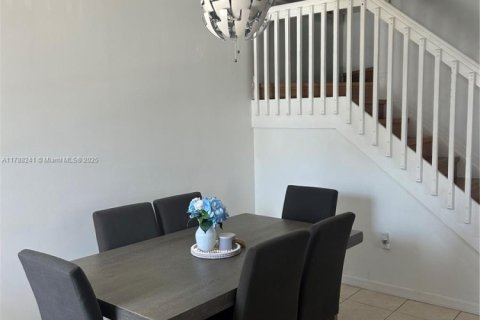 Townhouse in Homestead, Florida 3 bedrooms, 141.03 sq.m. № 1645583 - photo 5