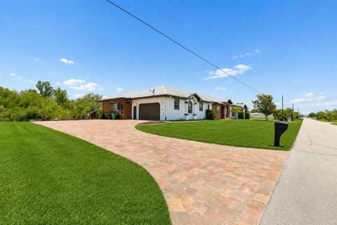 Villa ou maison à vendre à Punta Gorda, Floride: 4 chambres, 302.3 m2 № 2156945 - photo 3
