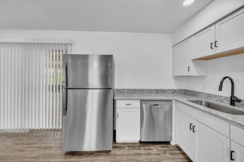 House in Palm Bay, Florida 3 bedrooms, 89.19 sq.m. № 1900717 - photo 16