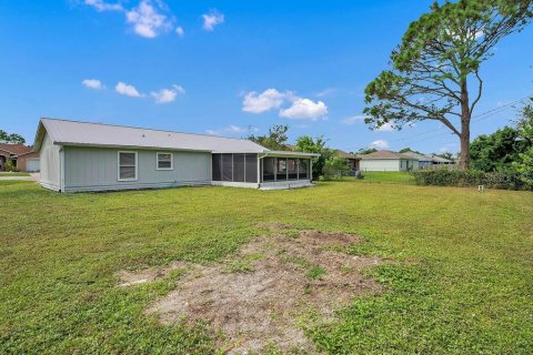 House in Palm Bay, Florida 3 bedrooms, 89.19 sq.m. № 1900717 - photo 11