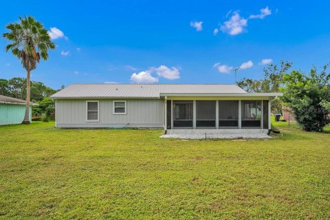 House in Palm Bay, Florida 3 bedrooms, 89.19 sq.m. № 1900717 - photo 10
