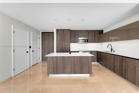 Copropriété à louer à Miami, Floride: 1 chambre, 82.31 m2 № 1985988 - photo 1