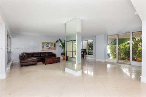 Купить кондоминиум в Майами, Флорида 2 спальни, 82.03м2, № 2003246 - фото 2