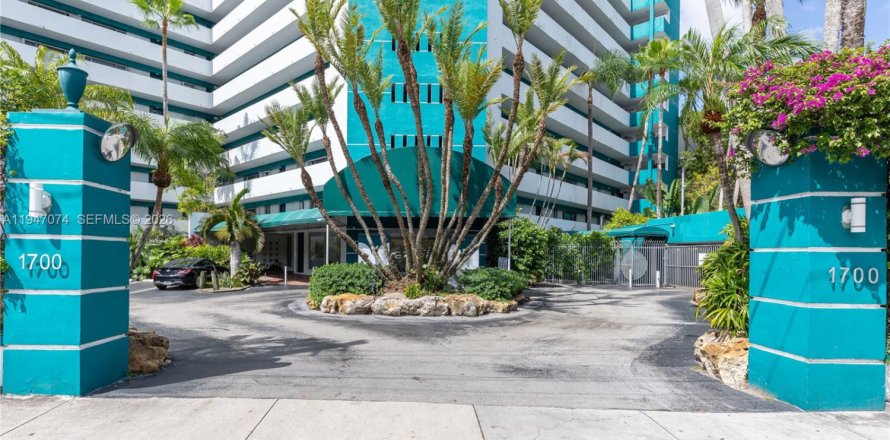 Кондоминиум с 2 спальнями в Майами, Флорида № 2003246