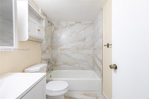 Купить кондоминиум в Майами, Флорида 2 спальни, 82.03м2, № 2003246 - фото 19